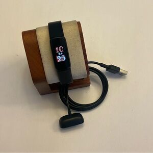 Fitbit Luxe, Tested, Excellent, Charger‎ Included, Black On Black